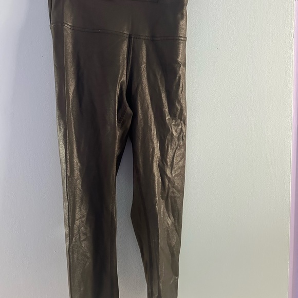 Lululemon Women's Power Position S High Rise Crop
21" Matte Black Foil Size 4 - Picture 4 of 4